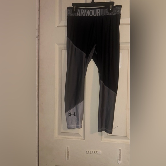 youth x-large ua leggings (a few spots that are glue) - Picture 1 of 4